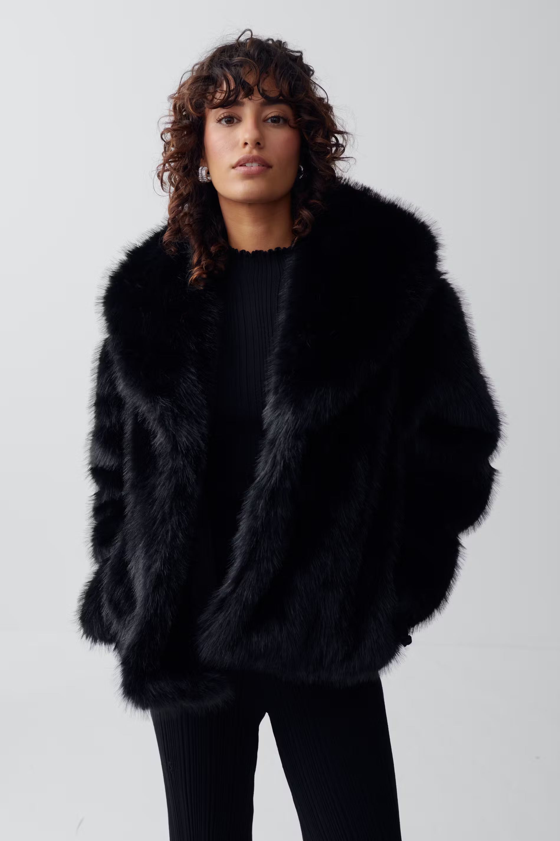 Aria™ Faux Fur Jacket – Luxurious Warmth with Effortless Style