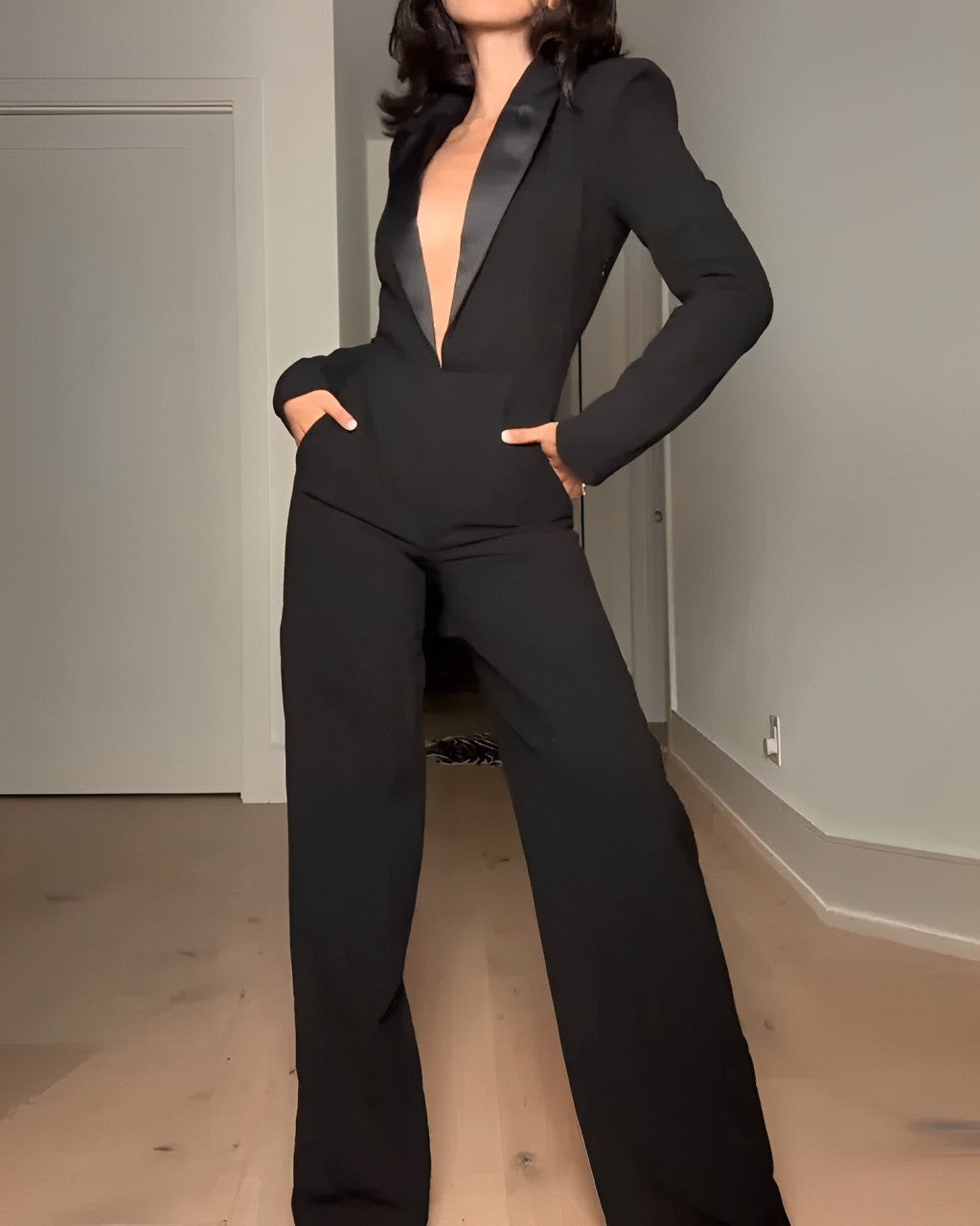 V-Neck Long Sleeve Jumpsuit: Elegance and Comfort All Year Round