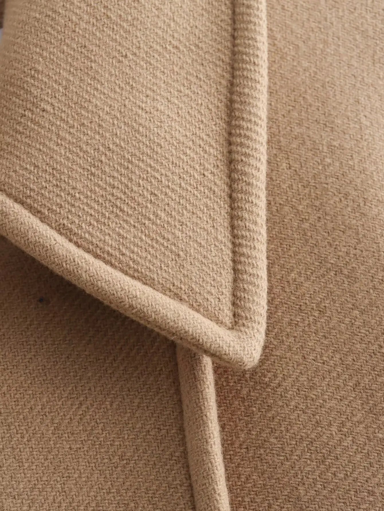 Evelyn Wool Coat – Elegance and Sophistication for Fall and Winter